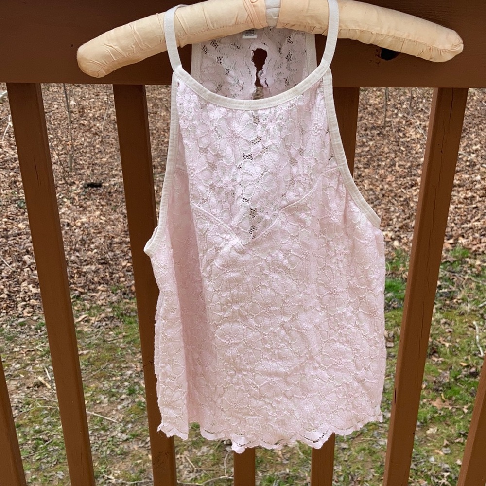 American Eagle pink and white cami